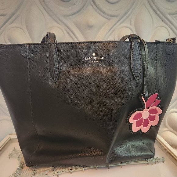 kate spade Handbags - Kate Spade Black Zipper Tote. GREAT CONDITION!